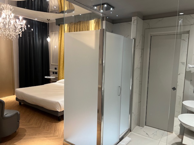 camera standard con doccia hotel motel borgomanero